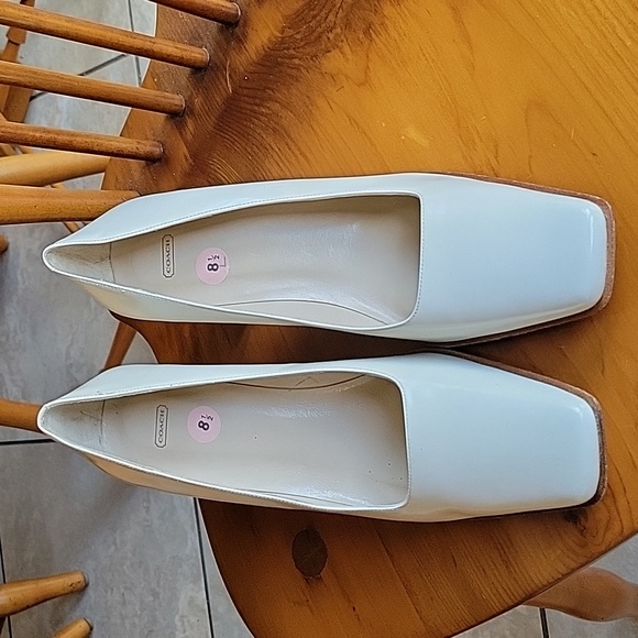 Women's Vintage Coach Beige Shoes - Picture 2 of 8